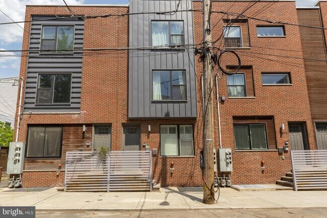 Building Photo - 1909 E Hagert St