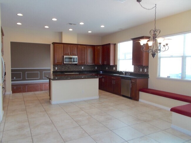 Building Photo - Beautiful 4BR Home with Pool, Loft, and 3-...