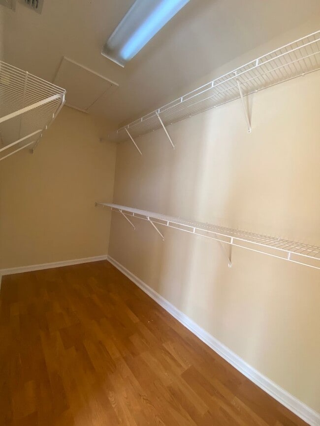 Building Photo - LAKEVIEW TOWNHOME FOR RENT - STONEBRIDGE C...