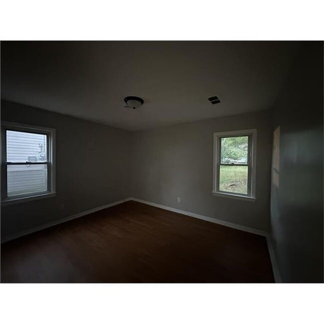 Building Photo - 3948 E 186th St