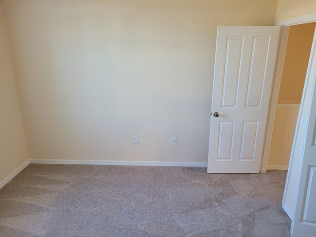 Building Photo - 458 Monroe Cir