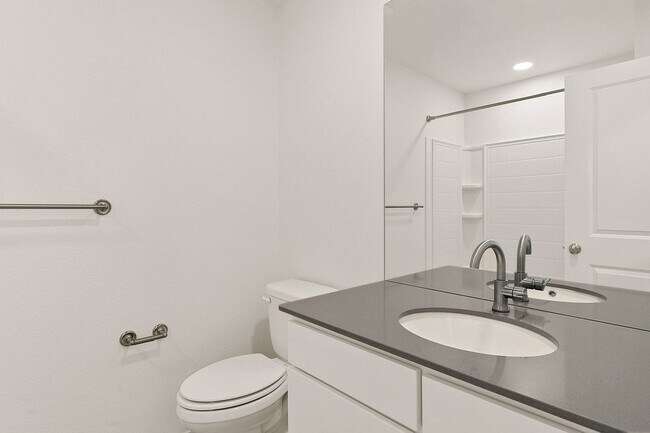 Building Photo - Beautiful New Build 3 Bed, 3 Bath Home in ...