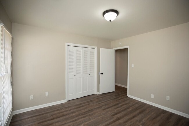 Building Photo - ** 4 bed 2 bath located by Montgomery Academy ** Call 334-366-9198 for a self showing