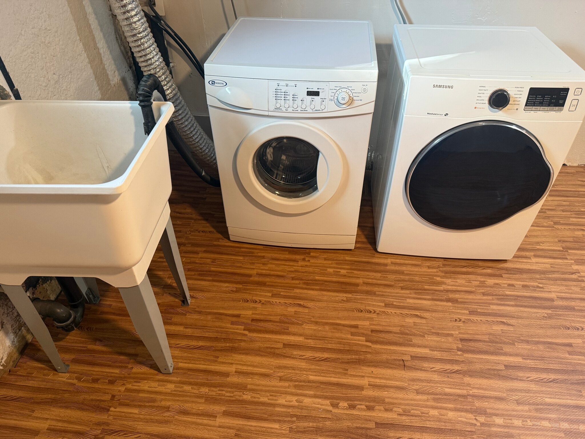 Laundry - 3123 NE 67th Ave