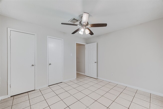 Building Photo - 2021 Kingsdale Dr