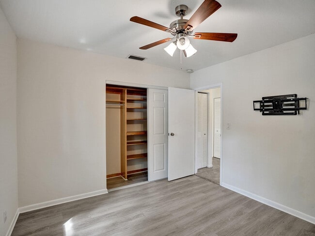 Building Photo - 930 SW 9th St Cir