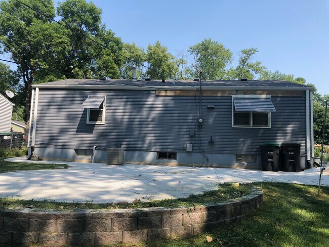 Building Photo - 5538 N 65th St