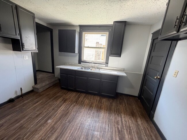 Building Photo - 4 Tillman-