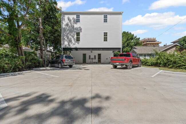 Building Photo - 3127 Cockrell Ave