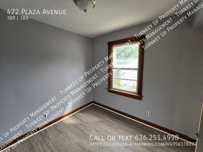 Building Photo - 422 Plaza Ave