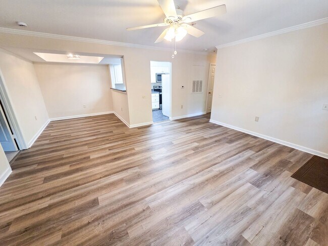 Building Photo - Stunning 2br/2bth condo in North Bethesda,...