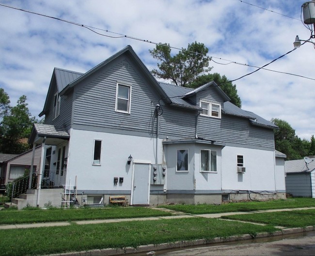 Side of the building - 1023 S Lincoln St