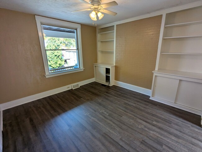 Building Photo - 2 Bedroom 1 Bathroom Single Family Home (P...