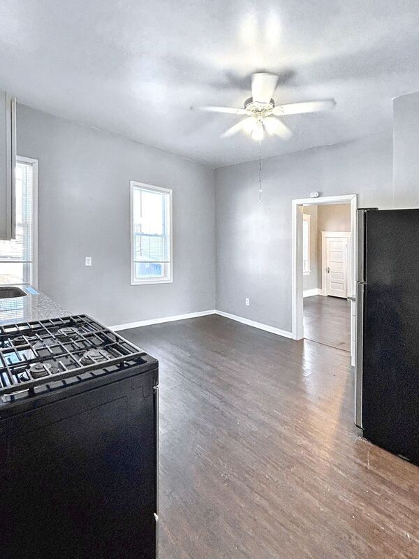 Building Photo - 1986 W 54th St