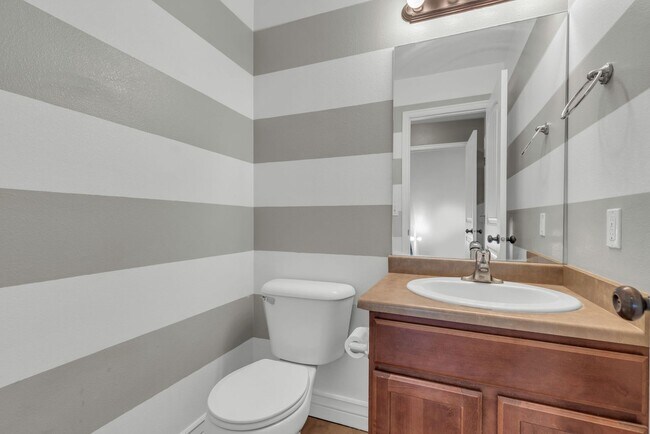 Building Photo - Beautiful 4 Bedroom 2.5 Bath Home in Lehi near Thanksgiving Point!