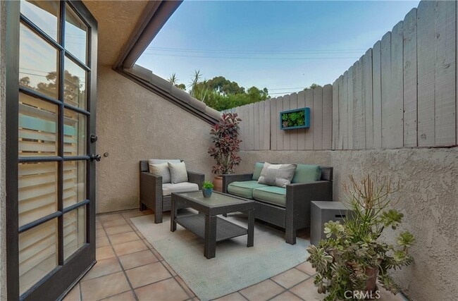 Building Photo - 237 Calliope St