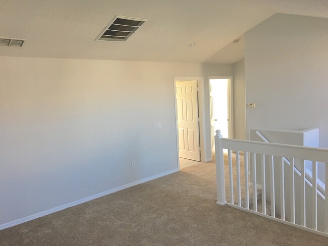 Building Photo - Town Home for Rent in Gated community in O...