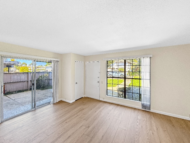 Building Photo - 4360 Vision Dr