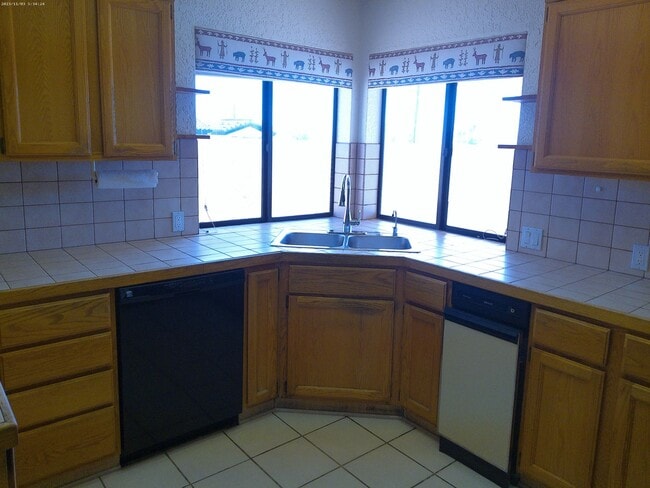 Building Photo - 1771 Miramar Dr