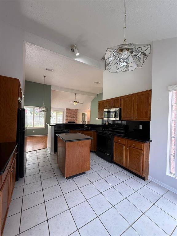 Building Photo - 4827 Sunshine Dr