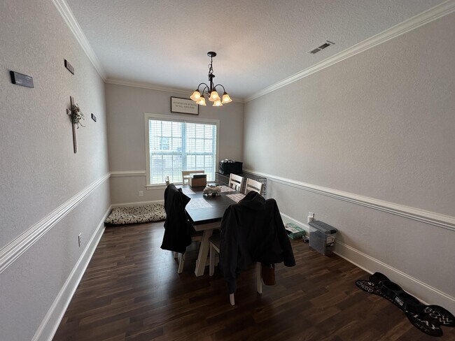 Building Photo - 1929 Leighton Dr