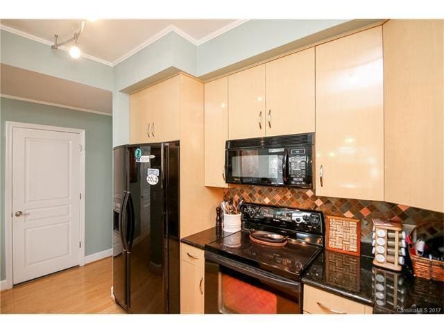 Building Photo - Dilworth/SouthEnd - 2 bed/2.5 bath First Floor Private Entrance