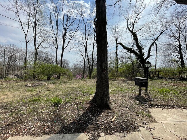 Building Photo - 3 Bedroom. 2 Bath Near Purdue!