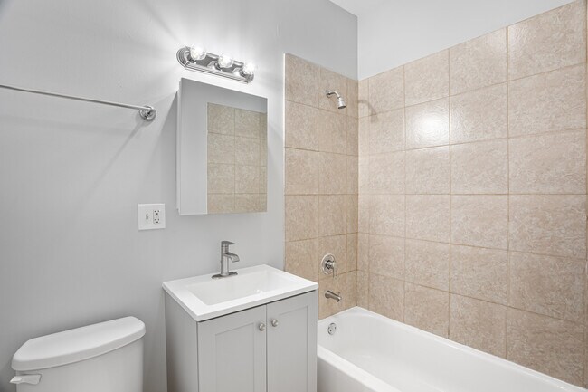 Building Photo - 7324 N Damen Ave