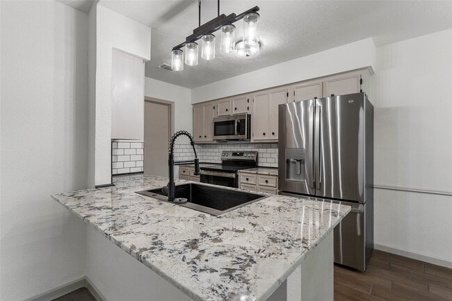 Building Photo - 3865 Jasmine Dr