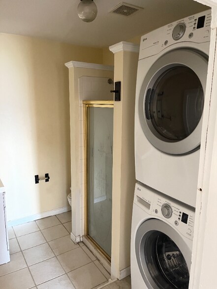 Building Photo - 1530 3rd Ave