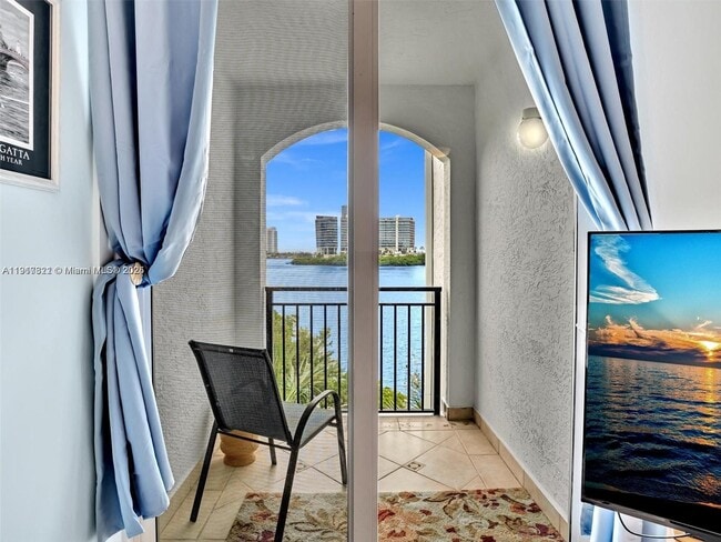 Building Photo - 3255 NE 184th St