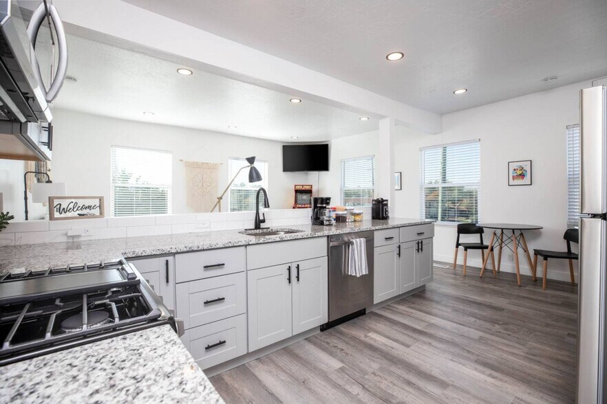 Building Photo - 677 S 700 E