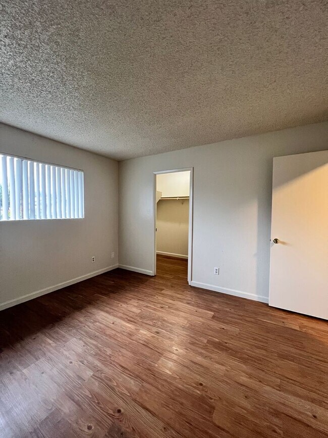 Building Photo - 1160/1162 Lisa Court