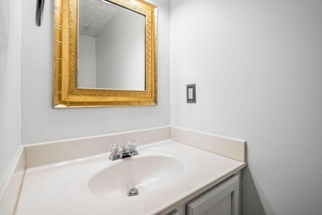 Building Photo - 2147 Shortcreek Rd