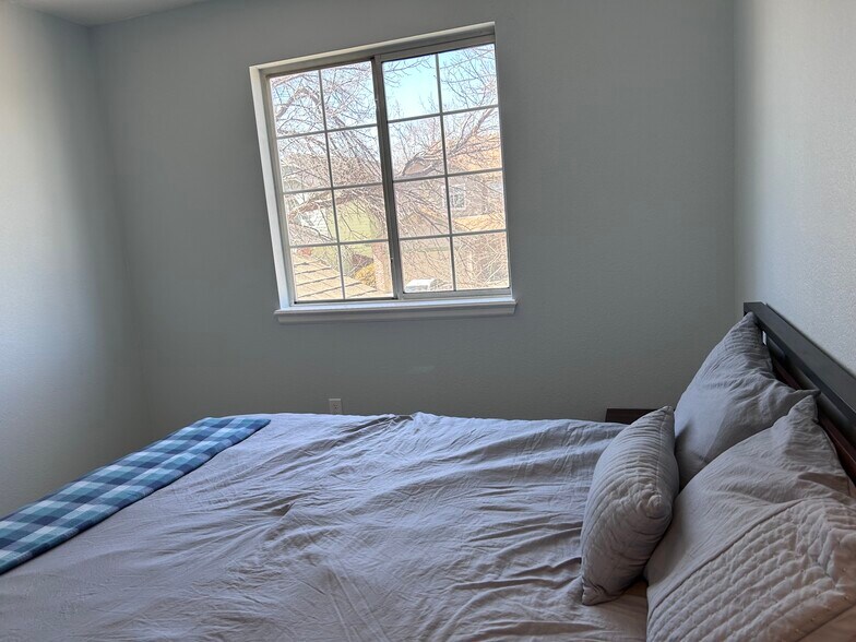 Building Photo - 4922 N Silverlace Dr