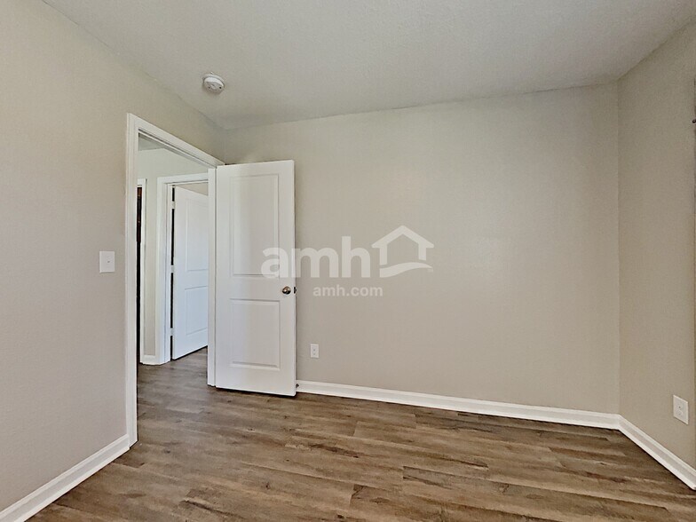 Building Photo - 3355 Ridge HillPkwy