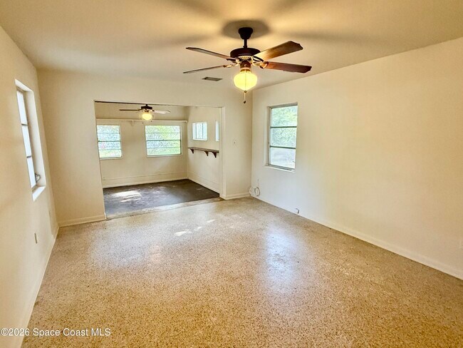 Building Photo - 1112 Northview Dr