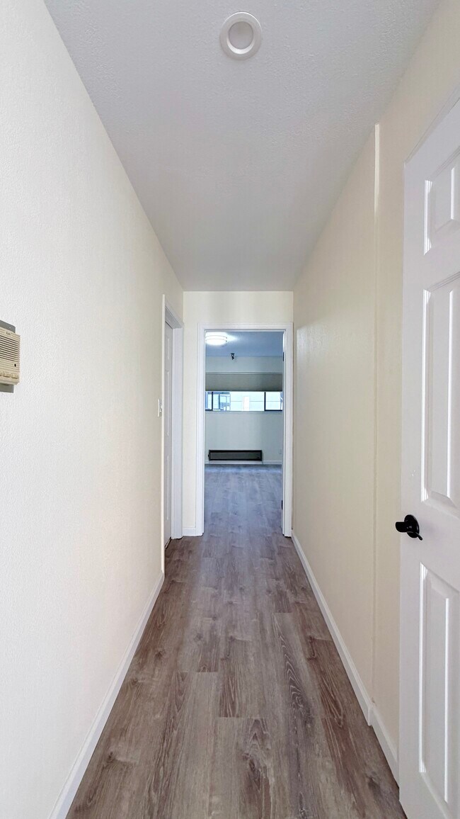 Building Photo - 1885 Pacific Ave