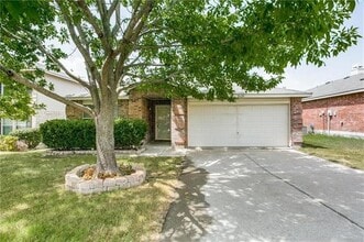 Building Photo - 2620 Clear Brook Dr