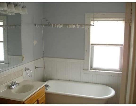 Building Photo - 19 Curtis St