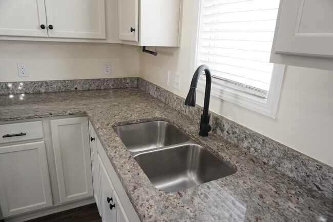 Building Photo - 9343 Cassadine Ct