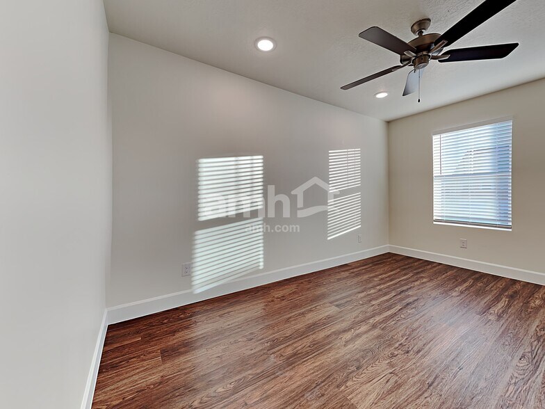 Building Photo - 11091 S Blue Bayou Dr
