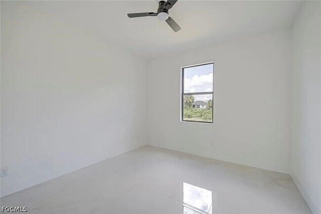 Building Photo - 5905 Sunshine Blvd N
