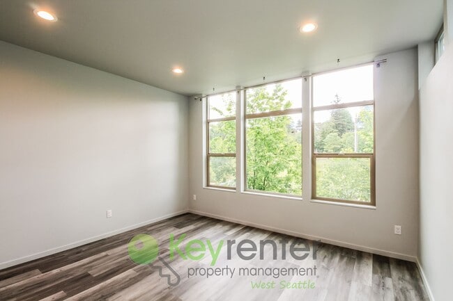 Building Photo - Modern 3 Bedroom with Rooftop Deck and In Unit Laundry