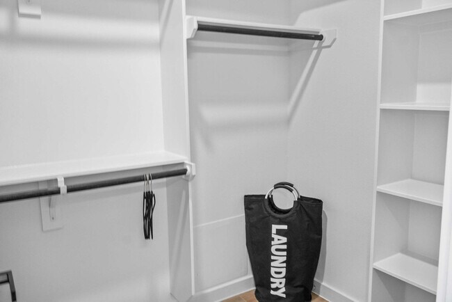 Building Photo - 6740 Peerless St