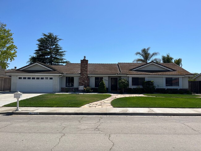 Building Photo - 1090 Foxenwood Dr