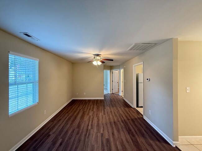 Building Photo - 290 Janet Ave