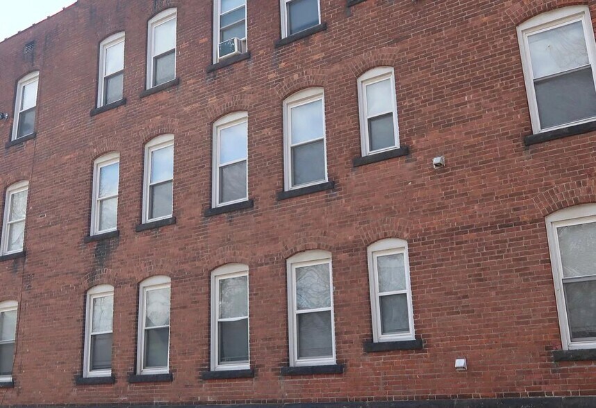 Building Photo - 90 Chadwick Ave