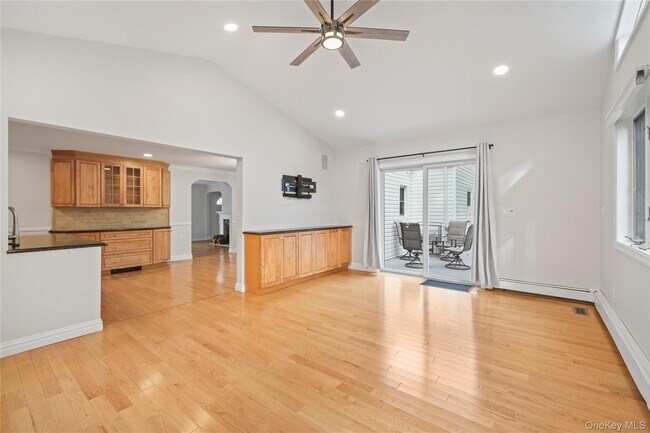 Building Photo - 131 Longfellow St