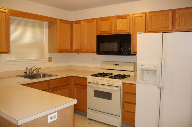 Building Photo - 7923 Ridge Ave